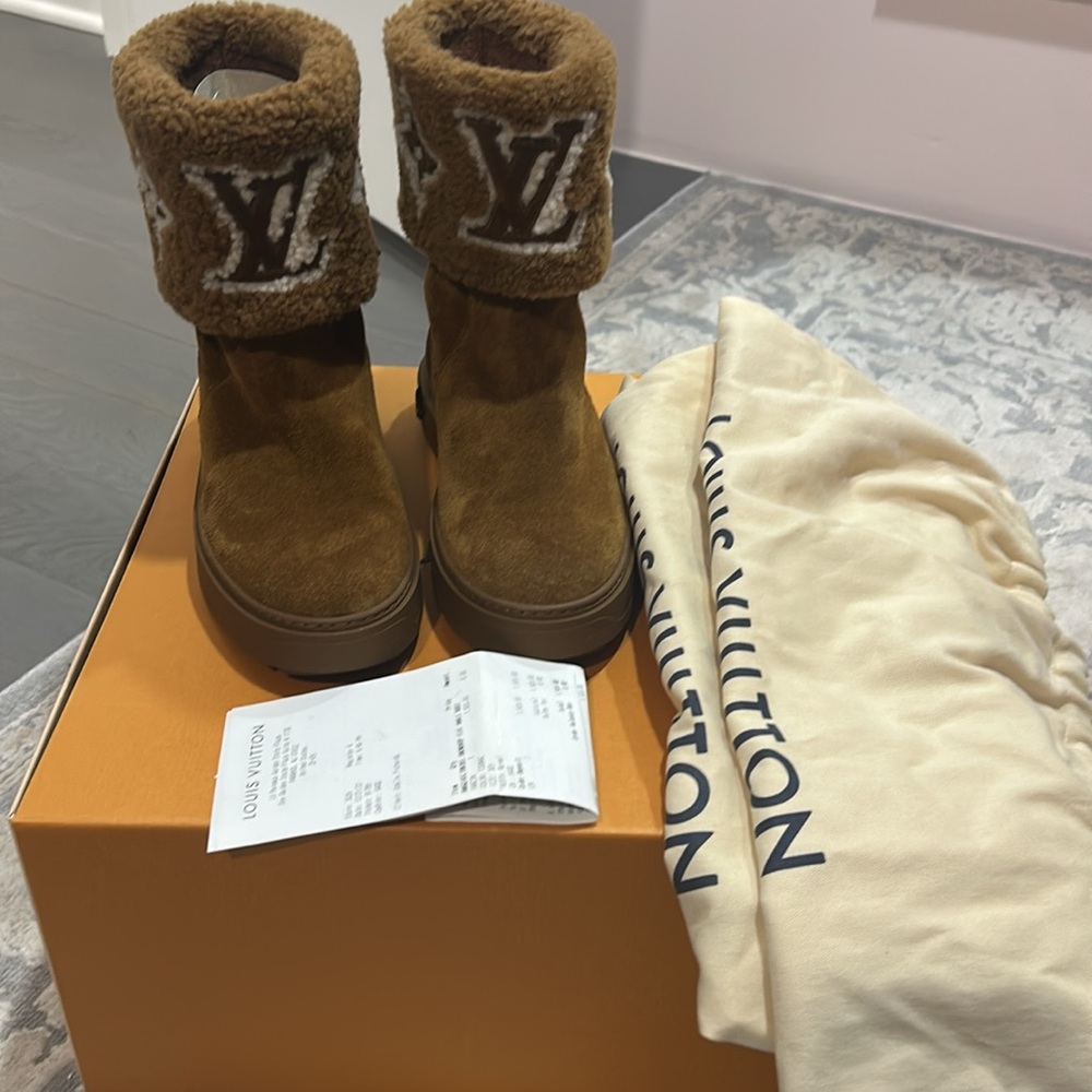AUTHENTIC LV SnowDrop flat boots / SOLD OUT EVERYWHERE !!!